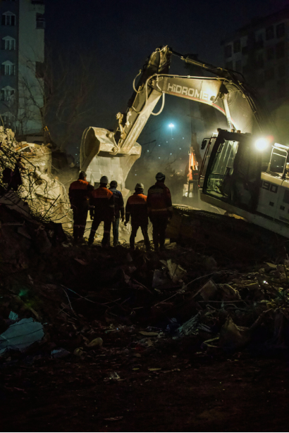Gece sürdürülen saha ve yardım çalışması